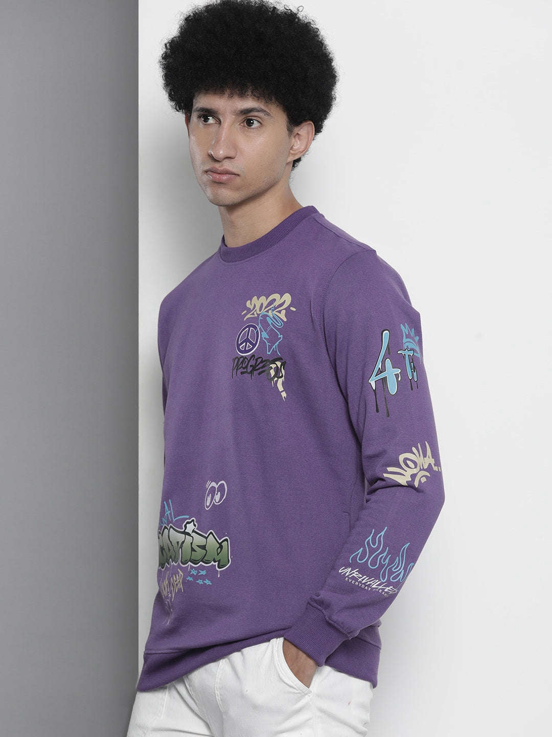 Shop Men's Printed Regular Fit Sweatshirt Online.