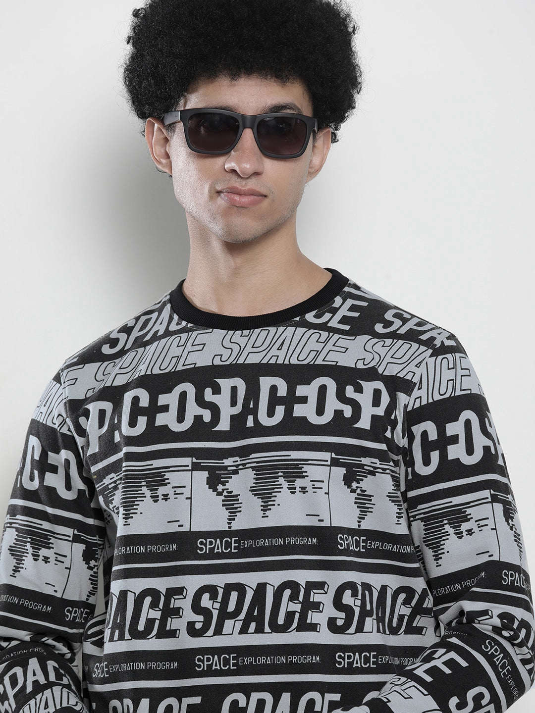 Shop Men's Printed Regular Fit Sweatshirt Online.