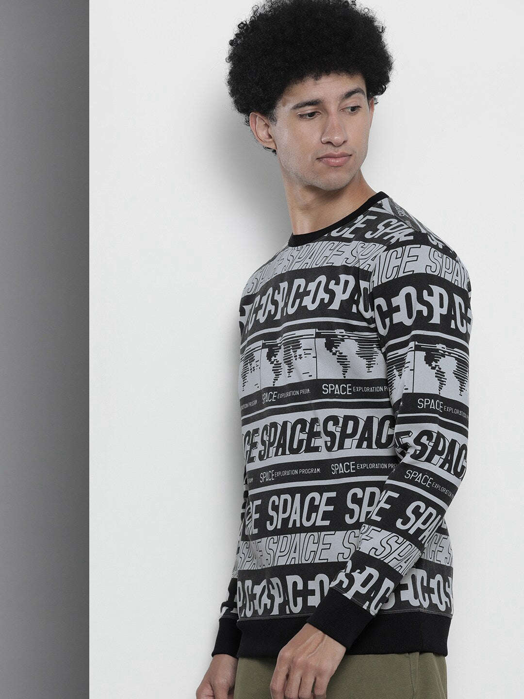 Shop Men's Printed Regular Fit Sweatshirt Online.