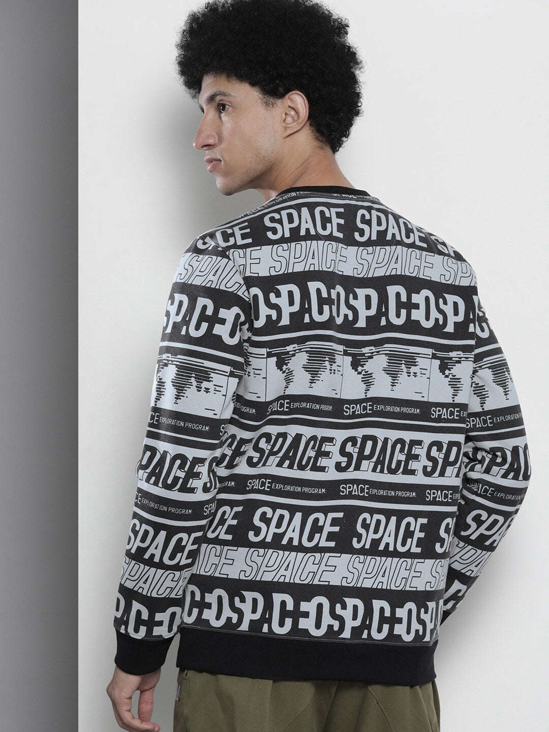 Shop Men's Printed Regular Fit Sweatshirt Online.