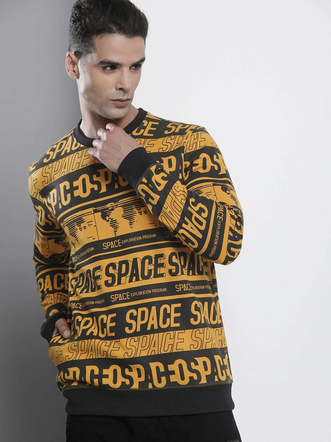 Shop Men's Printed Regular Fit Sweatshirt Online.