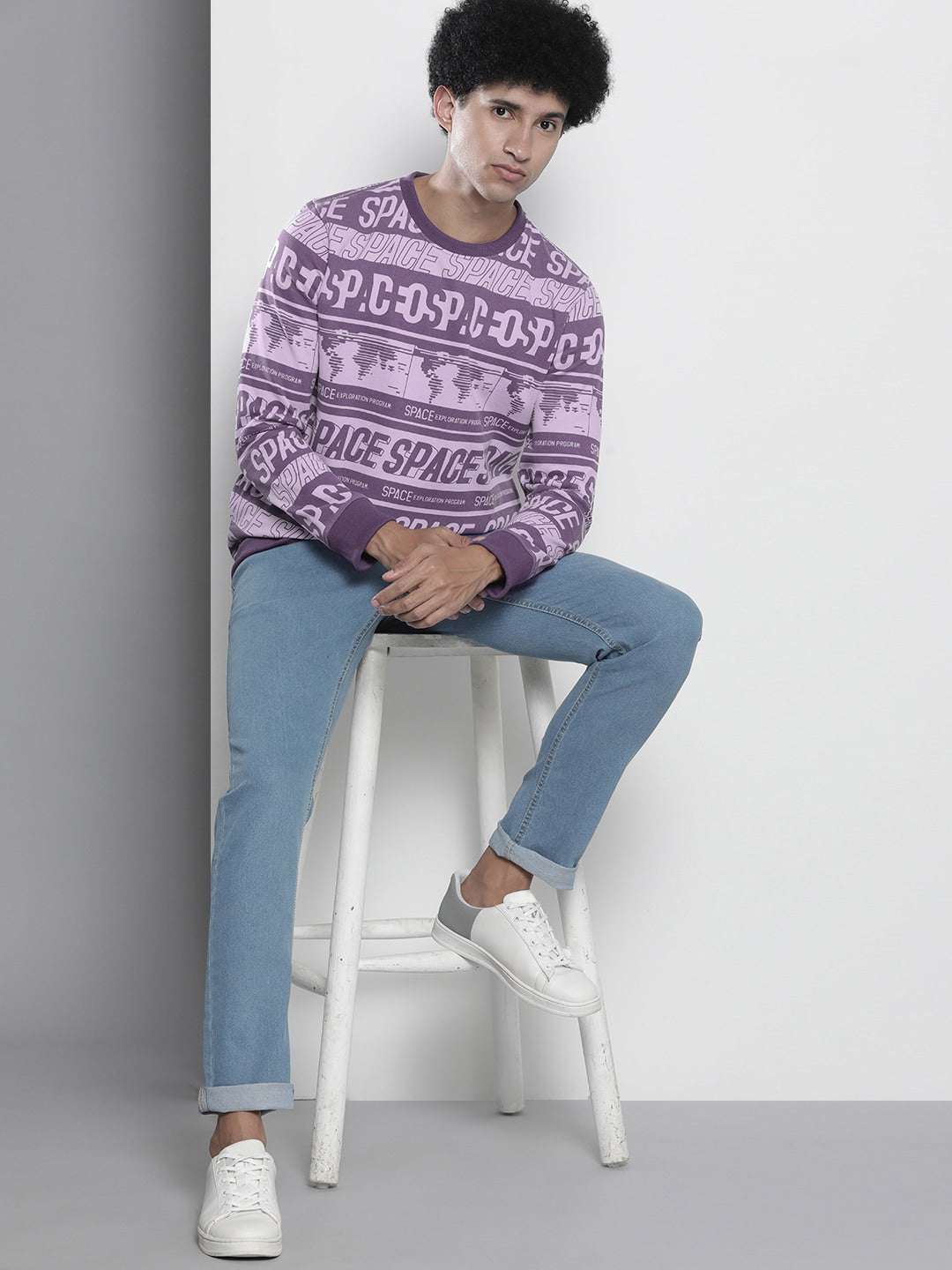 Shop Men's Printed Regular Fit Sweatshirt Online.