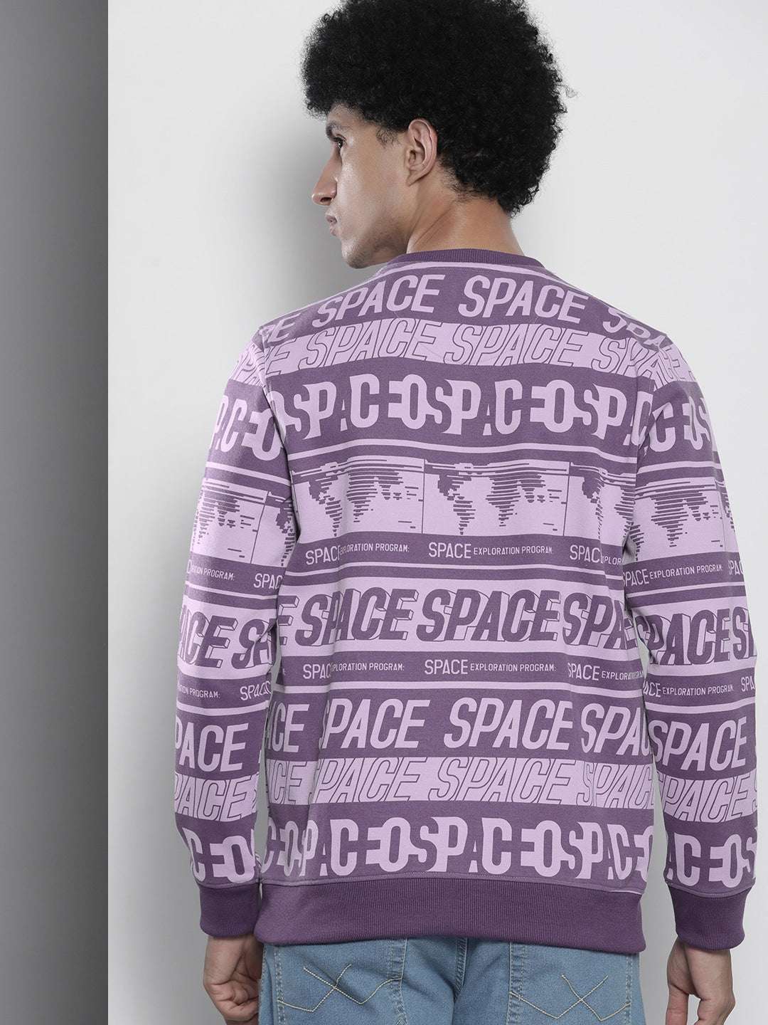 Shop Men's Printed Regular Fit Sweatshirt Online.