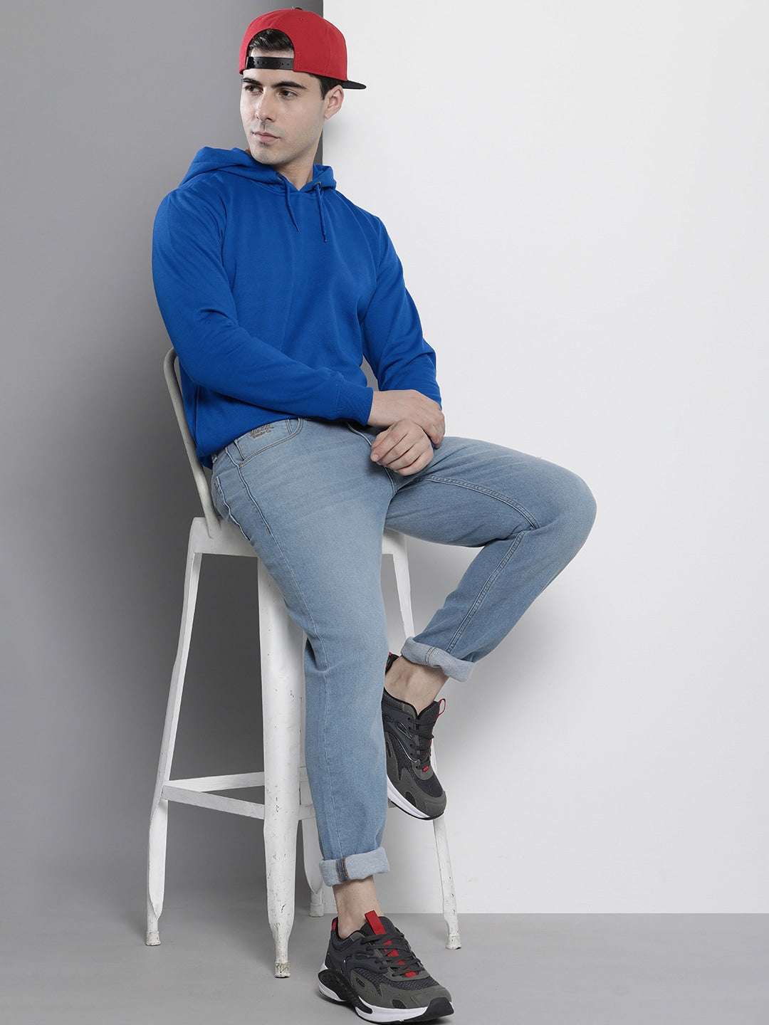 Shop Men's Solid Regular Fit Sweatshirt Online.