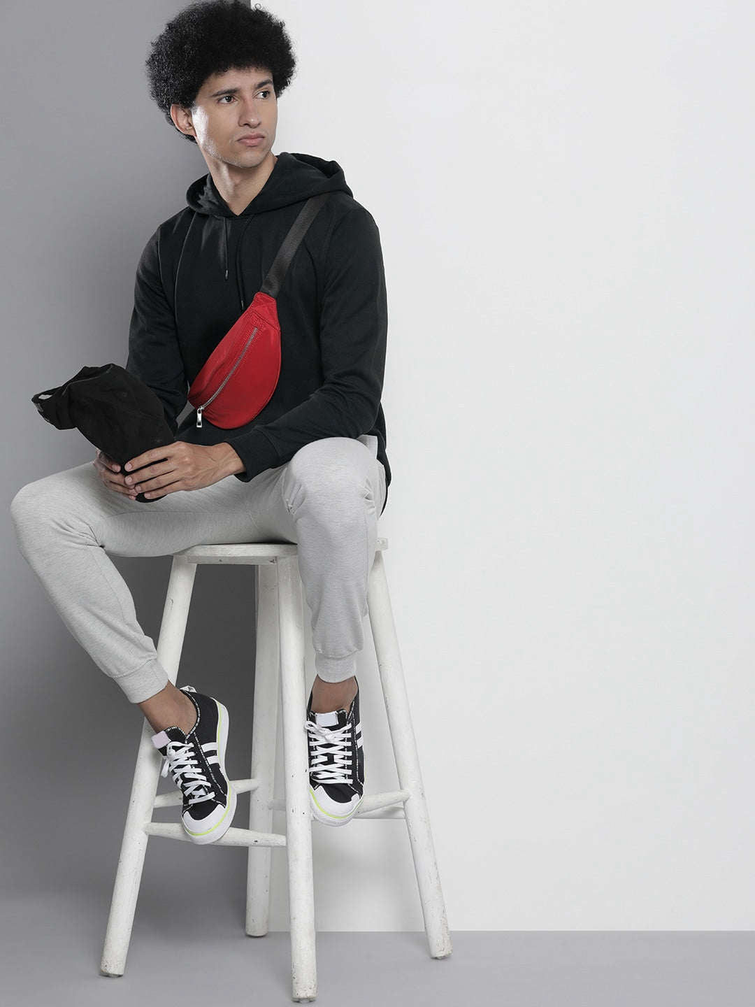 Shop Men's Solid Regular Fit Sweatshirt Online.