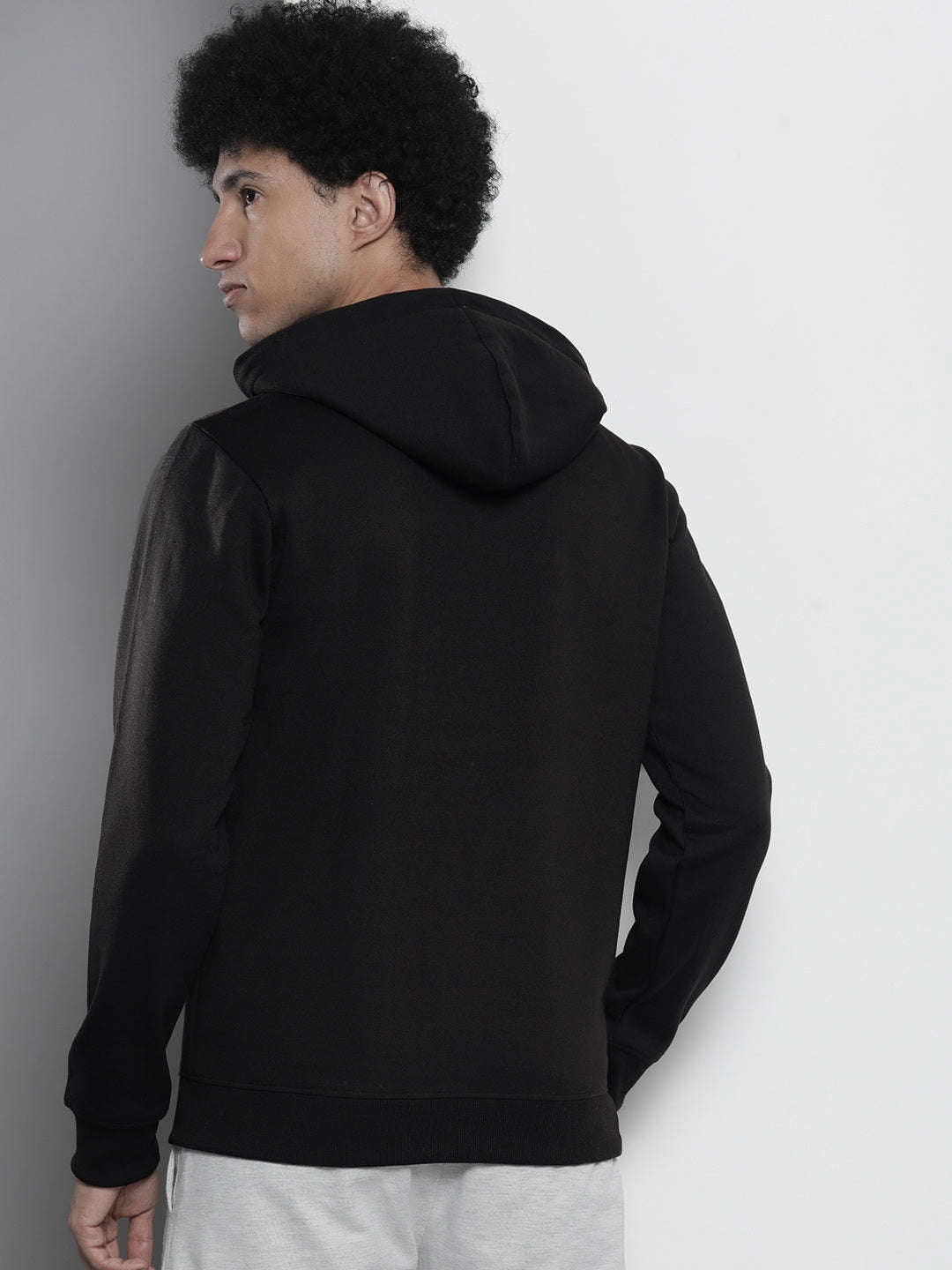 Shop Men's Solid Regular Fit Sweatshirt Online.