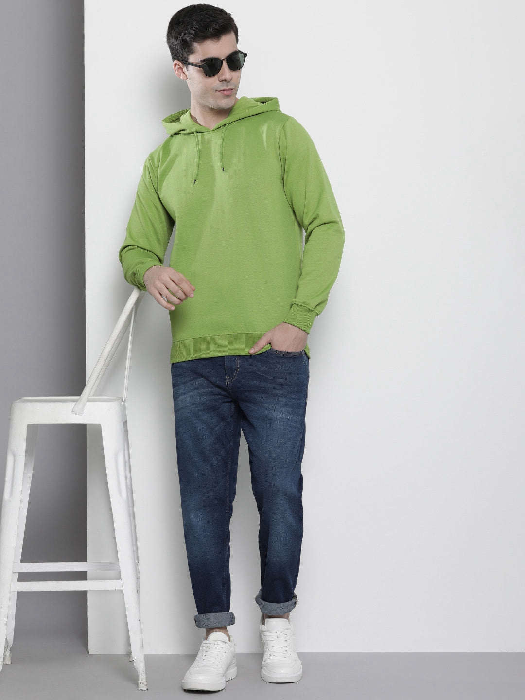 Shop Men's Solid Regular Fit Sweatshirt Online.