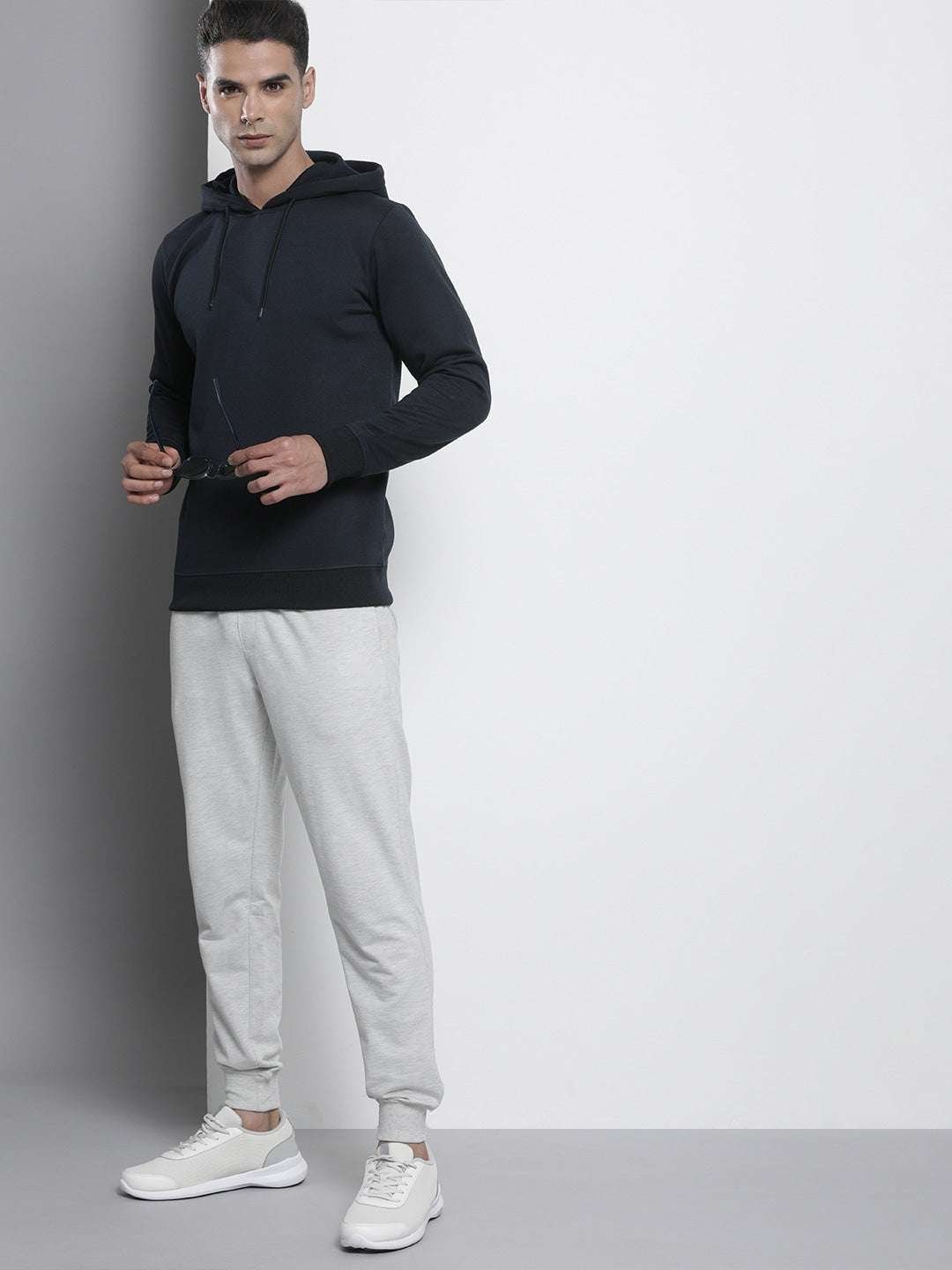 Shop Men's Solid Regular Fit Sweatshirt Online.