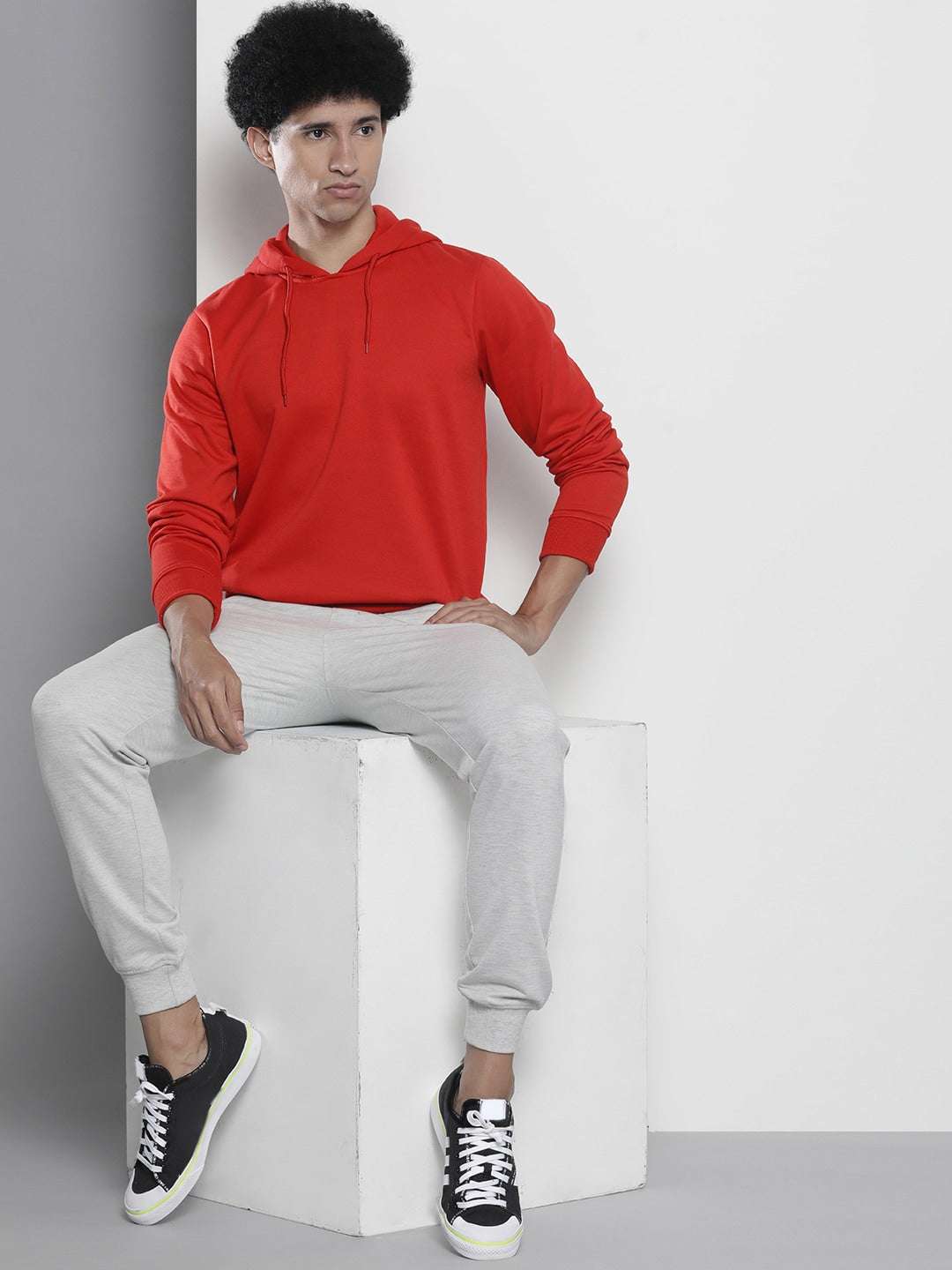 Shop Men's Solid Regular Fit Sweatshirt Online.