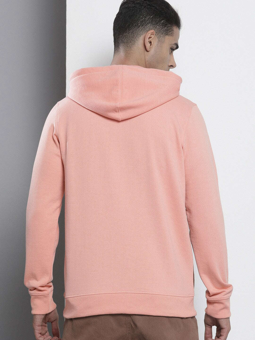 Shop Men's Colourblocked Regular Fit Sweatshirt Online.