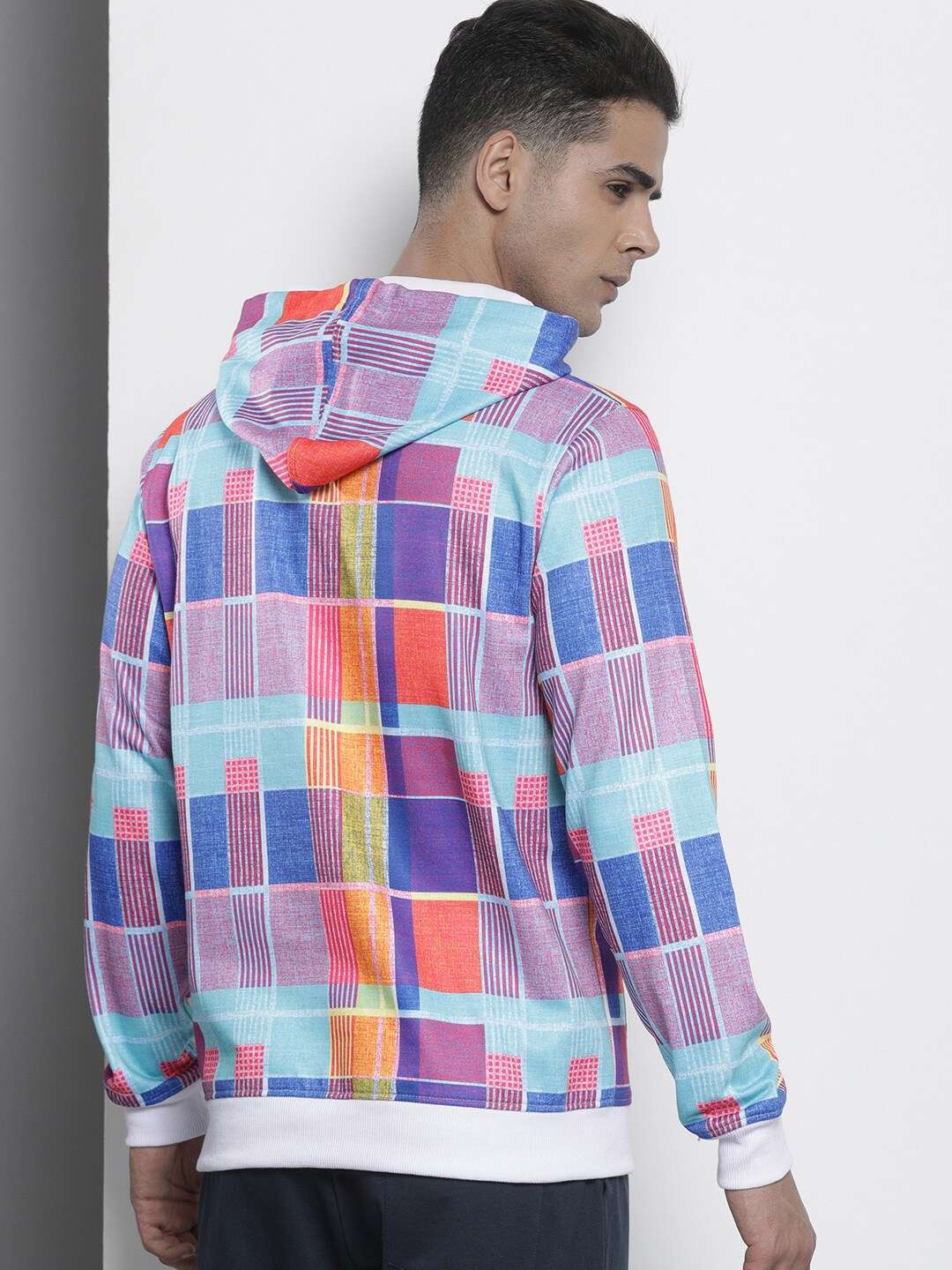 Shop Men's Checked Regular Fit Sweatshirt Online.