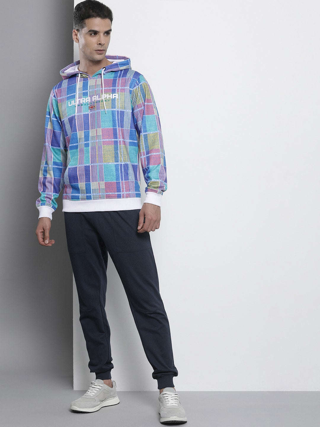 Shop Men's Checked Regular Fit Sweatshirt Online.