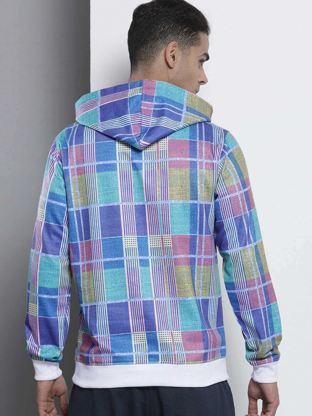 Shop Men's Checked Regular Fit Sweatshirt Online.