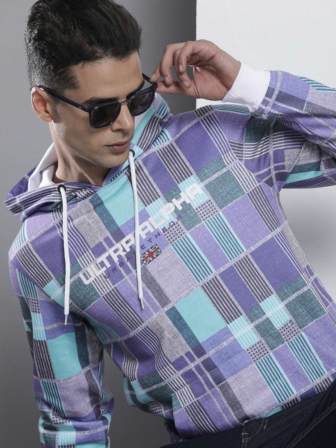 Shop Men's Checked Regular Fit Sweatshirt Online.