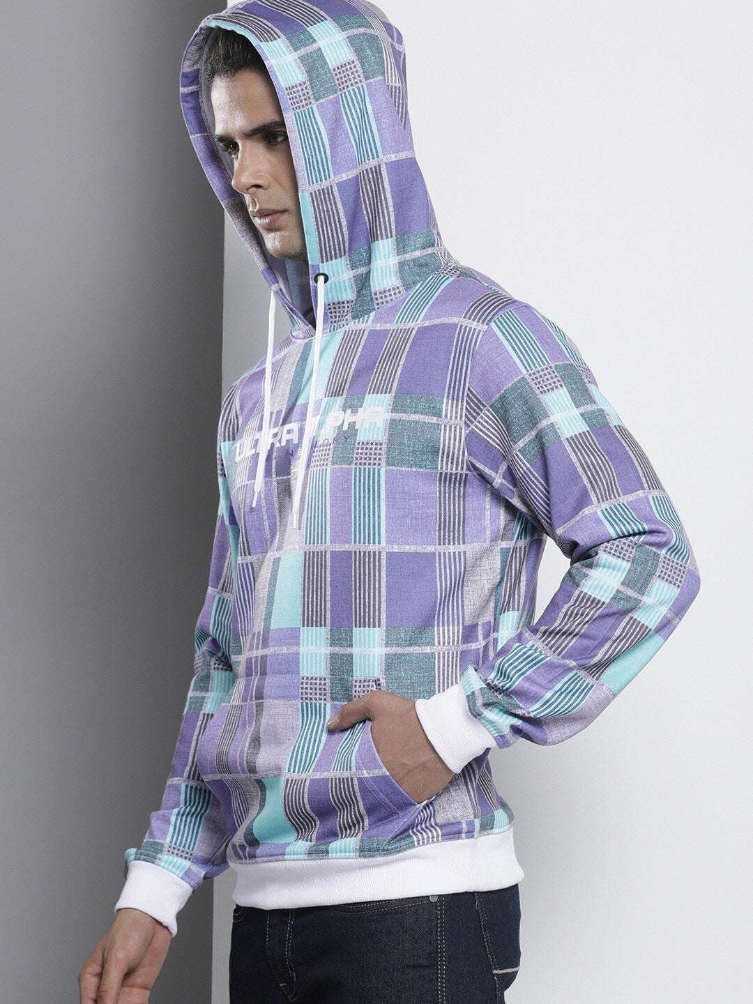 Shop Men's Checked Regular Fit Sweatshirt Online.