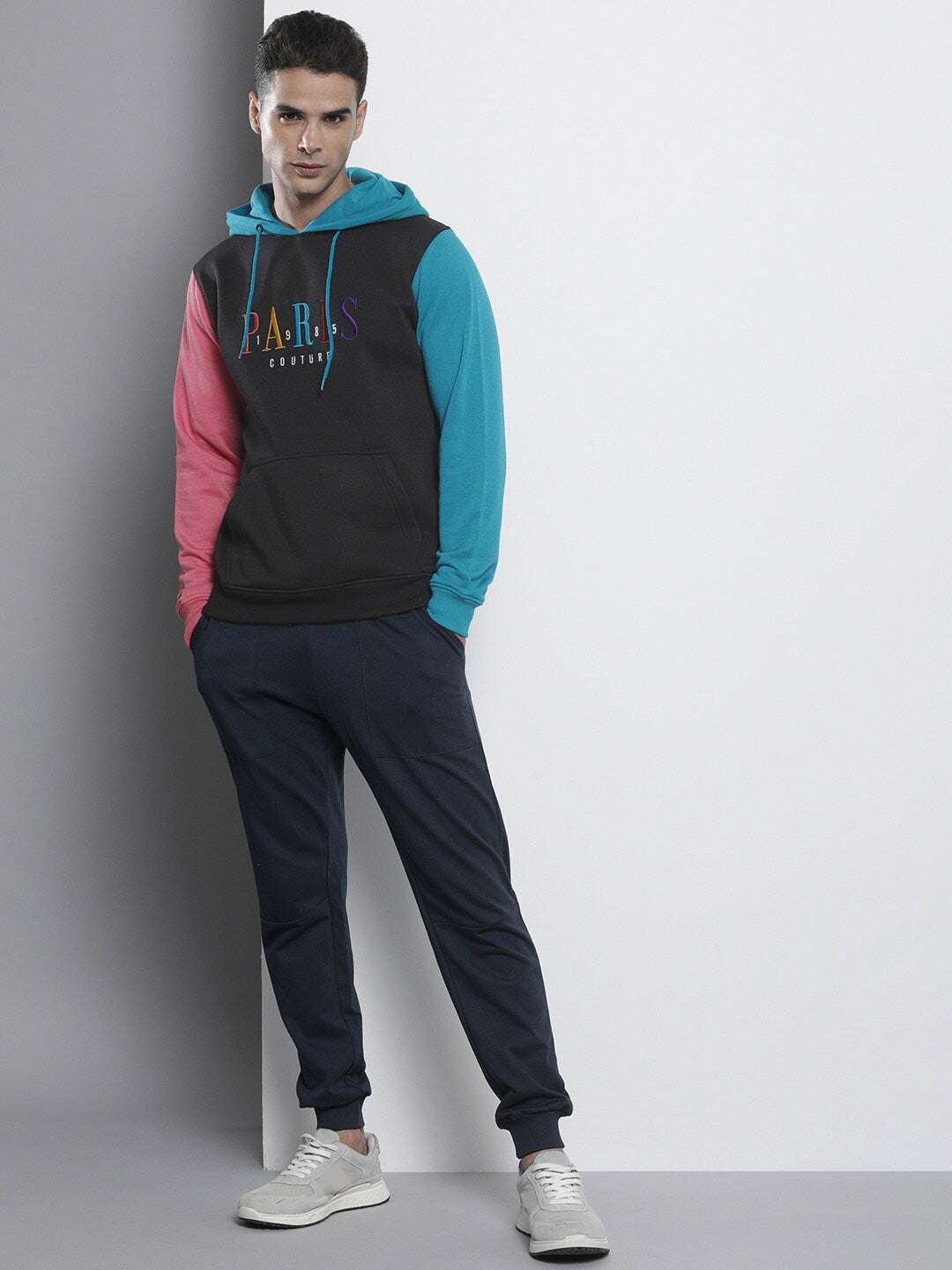 Shop Men's Embroidered Regular Fit Sweatshirt Online.