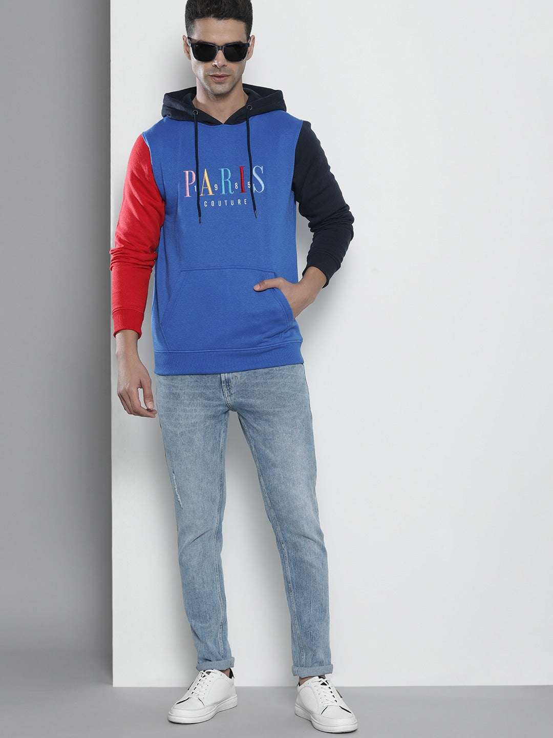 Shop Men's Embroidered Regular Fit Sweatshirt Online.