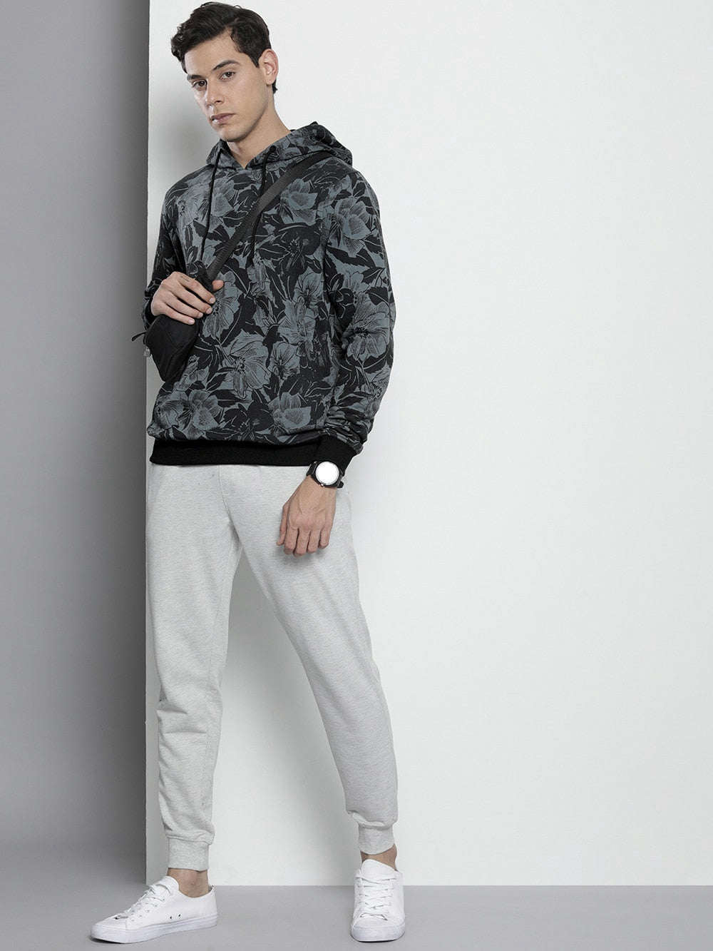 Shop Men's Printed Regular Fit Sweatshirt Online.