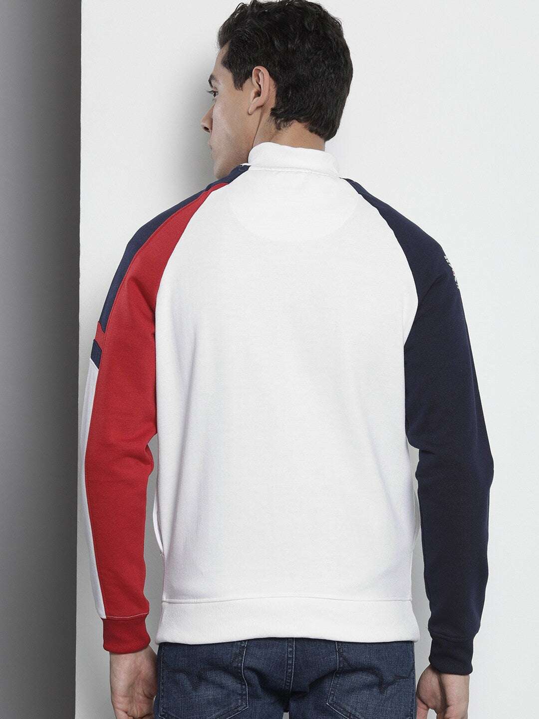 Shop Men's Colourblocked Regular Fit Sweatshirt Online.