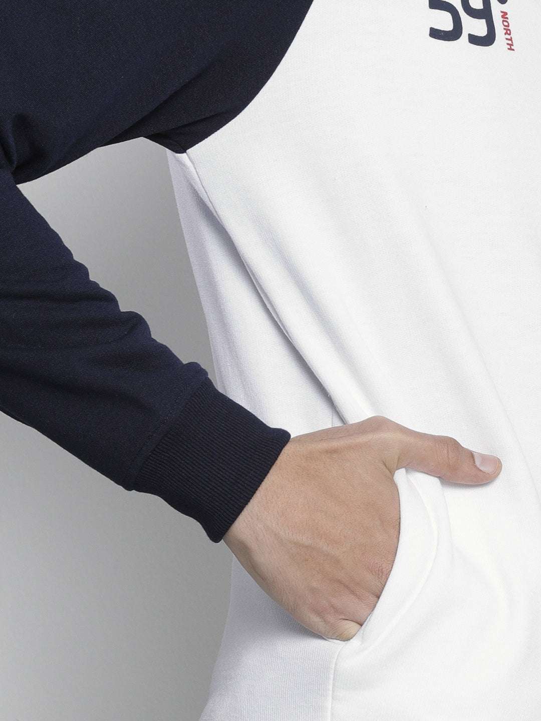 Shop Men's Colourblocked Regular Fit Sweatshirt Online.