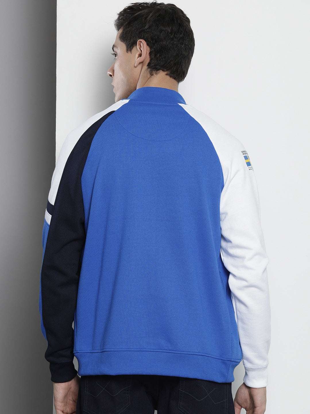 Shop Men's Colourblocked Regular Fit Sweatshirt Online.