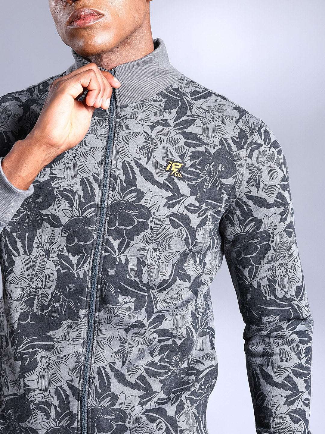 Shop Men's Floral Regular Fit Sweatshirt Online.