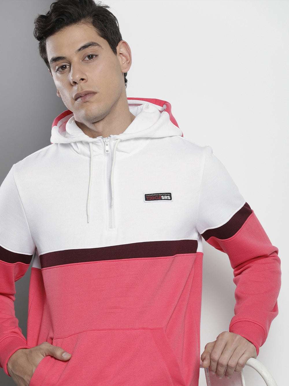 Shop Men's Colourblocked Regular Fit Sweatshirt Online.