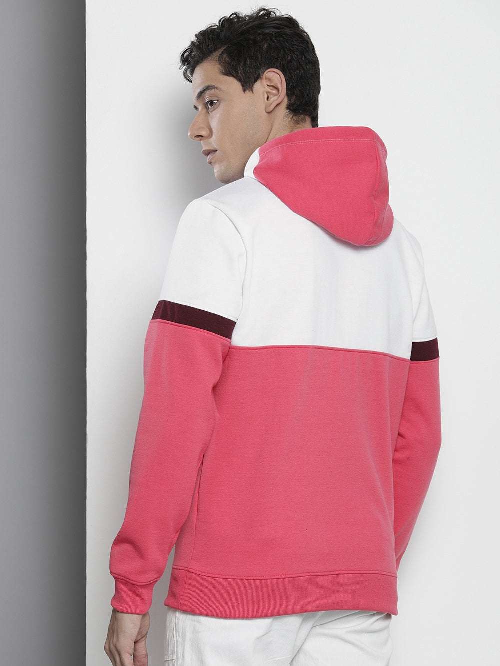 Shop Men's Colourblocked Regular Fit Sweatshirt Online.