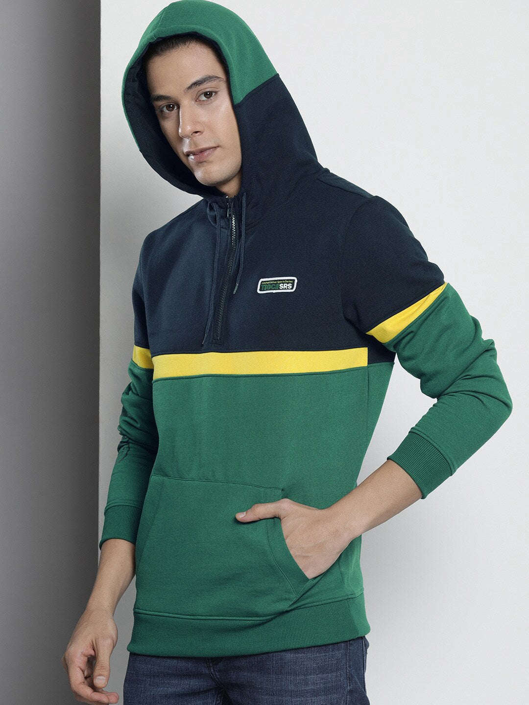 Shop Men's Colourblocked Regular Fit Sweatshirt Online.