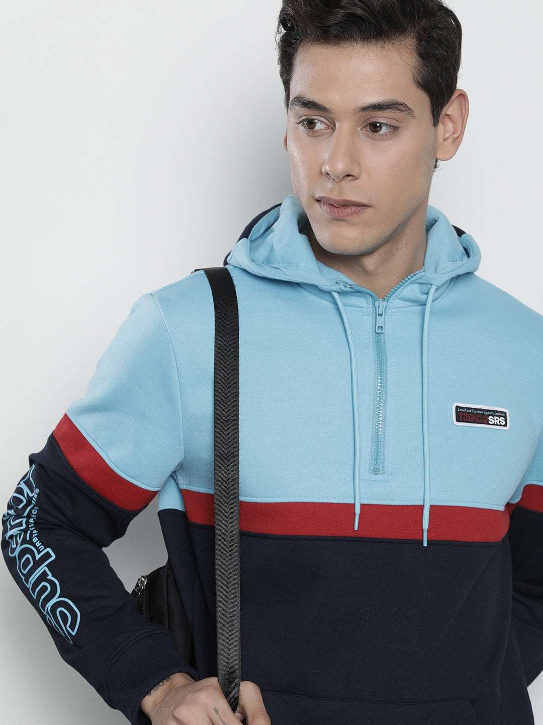 Shop Men's Colourblocked Regular Fit Sweatshirt Online.