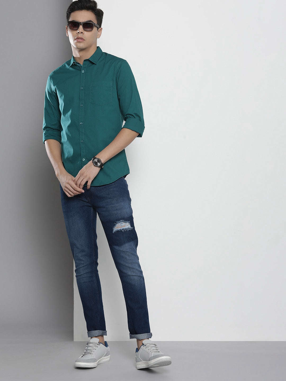 Shop Men Regular Fit Jeans Online.