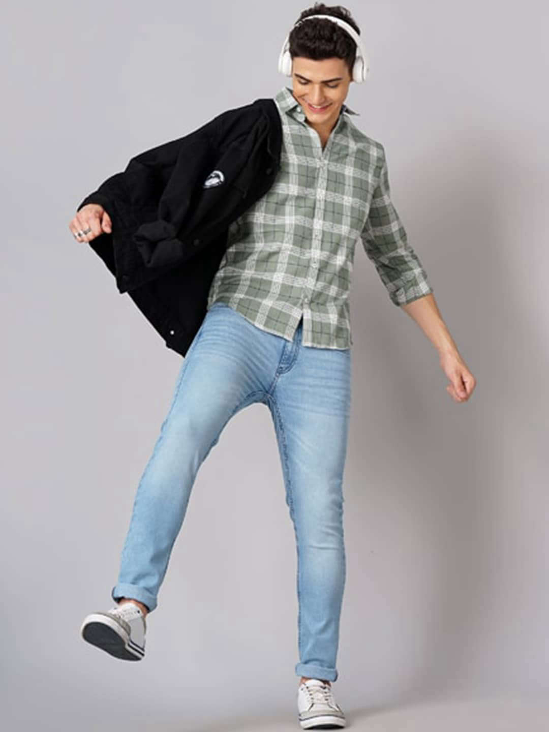 Shop Men Slim Fit Denim Jeans Online.