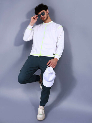 Shop Men's Solid Relaxed Fit Sweatshirt Online.