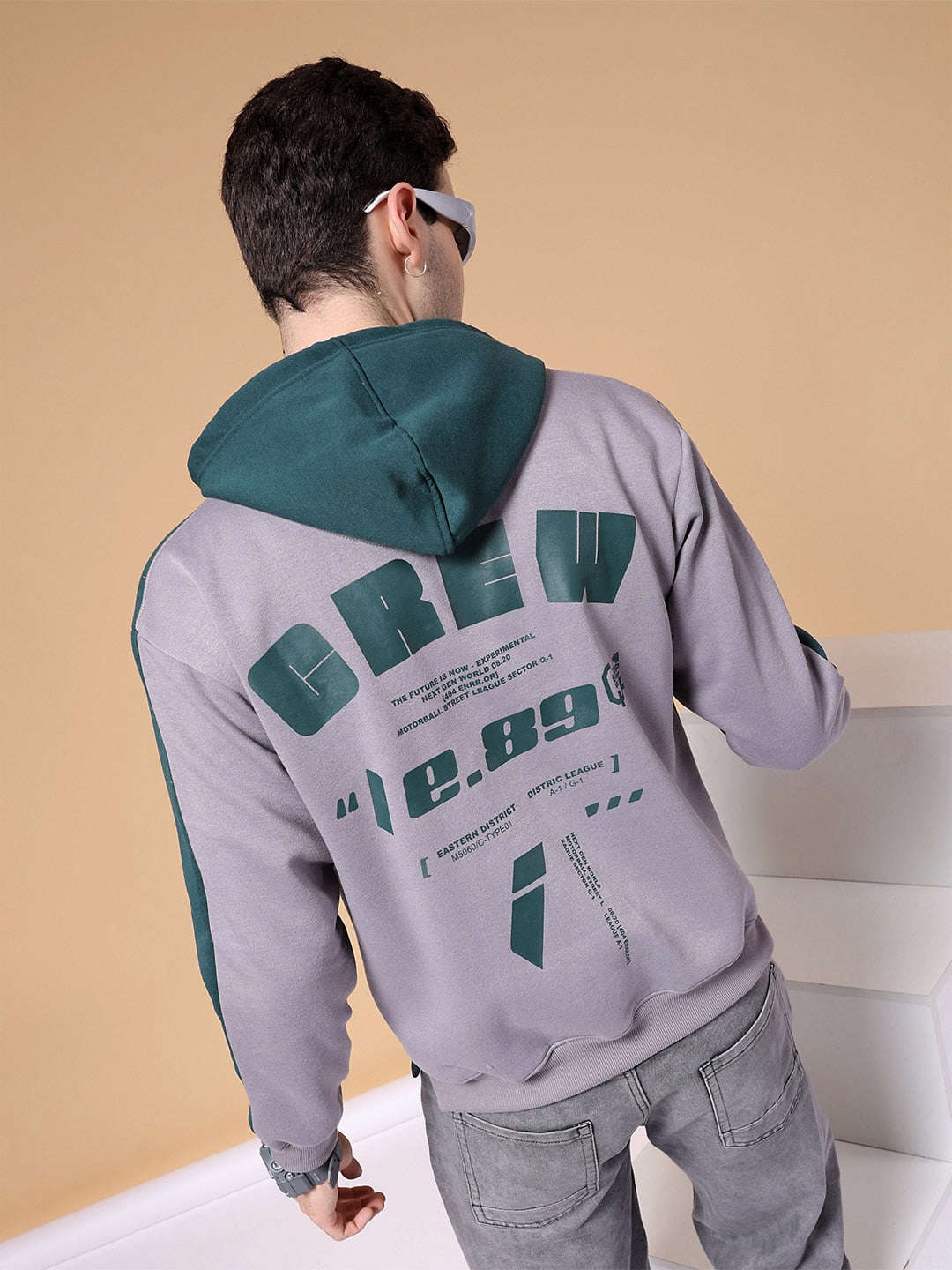 Shop Men's Colorblocked Relaxed Fit Sweatshirt Online.