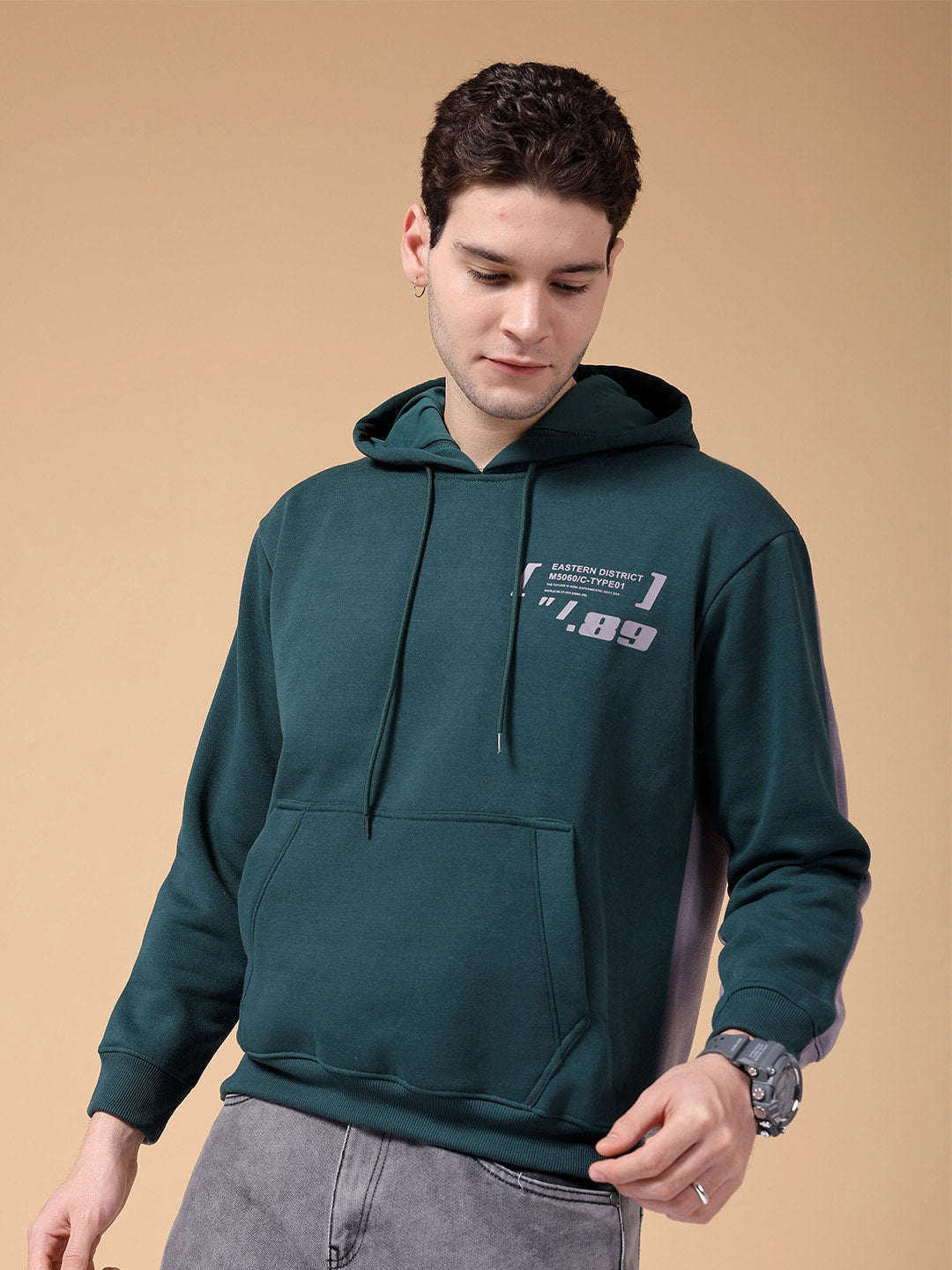 Shop Men's Colorblocked Relaxed Fit Sweatshirt Online.