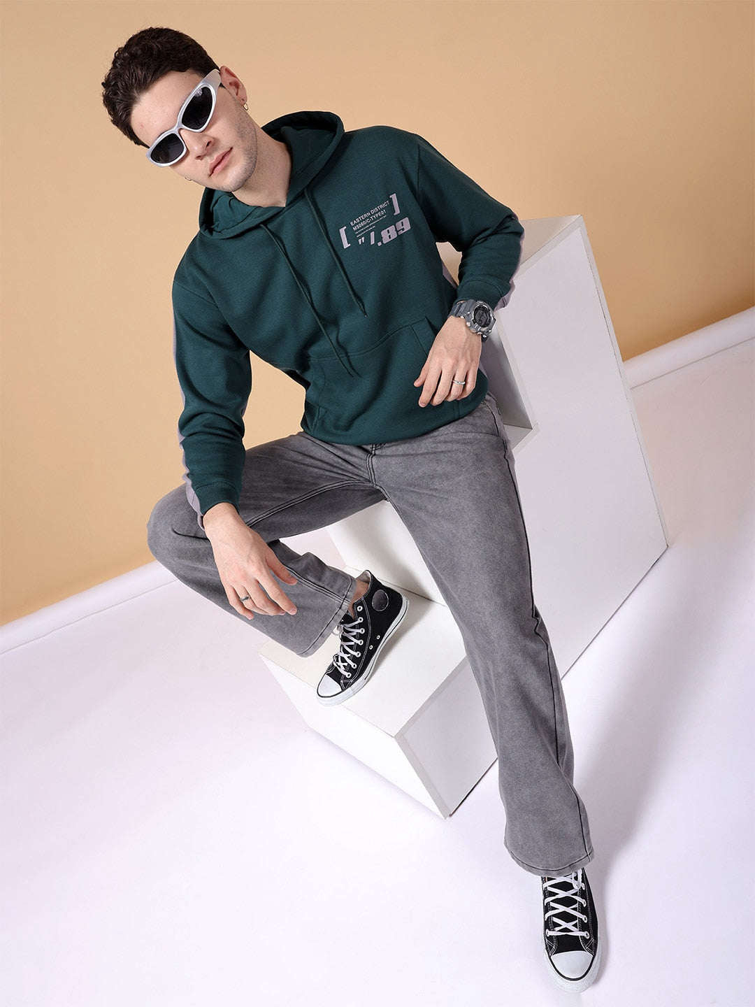 Shop Men's Colorblocked Relaxed Fit Sweatshirt Online.