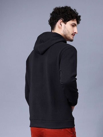 Shop Men's Printed Relaxed Fit Sweatshirt Online.