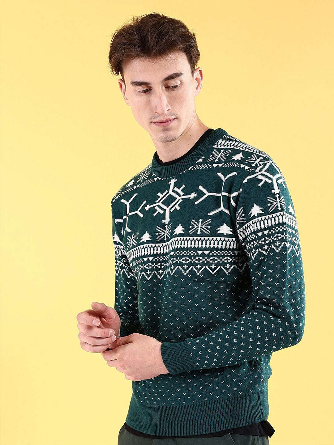 Shop Men's Printed Regular Fit Sweater Online.