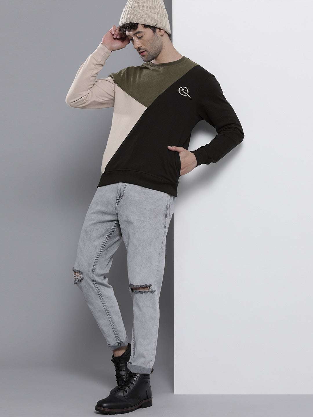 Shop Men's Colourblocked Regular Fit Sweatshirt Online.