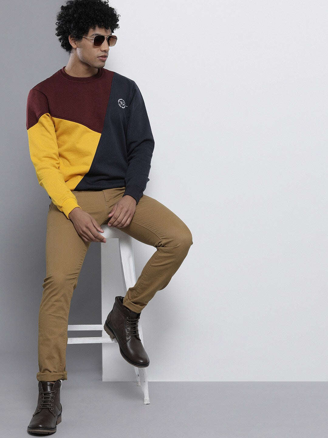 Shop Men's Colourblocked Regular Fit Sweatshirt Online.