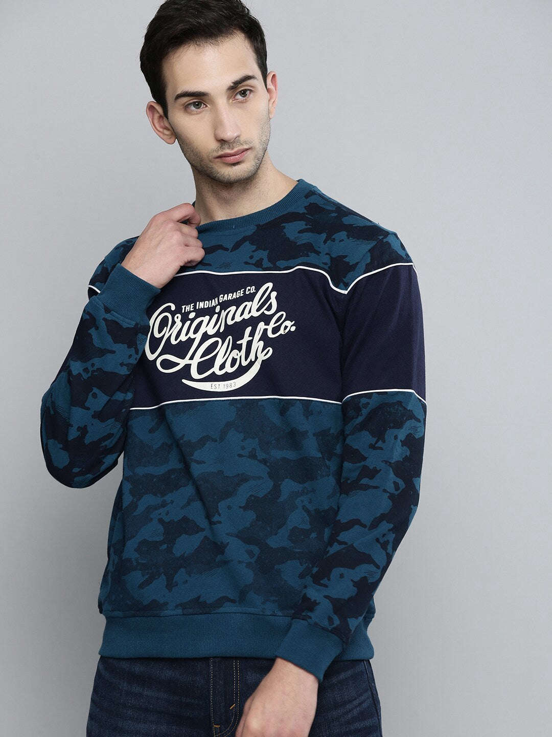 Shop Men's Printed Regular Fit Sweatshirt Online.