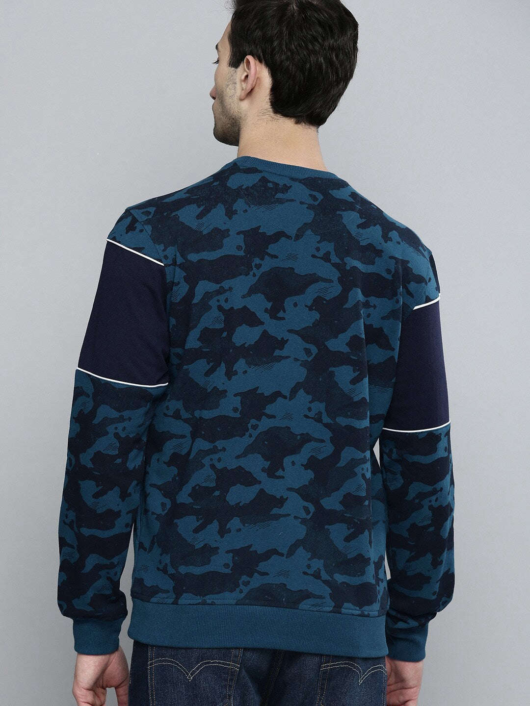 Shop Men's Printed Regular Fit Sweatshirt Online.