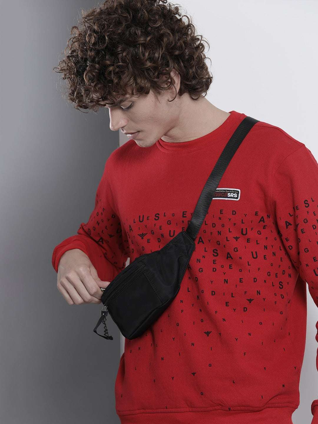 Shop Men's Printed Regular Fit Sweatshirt Online.