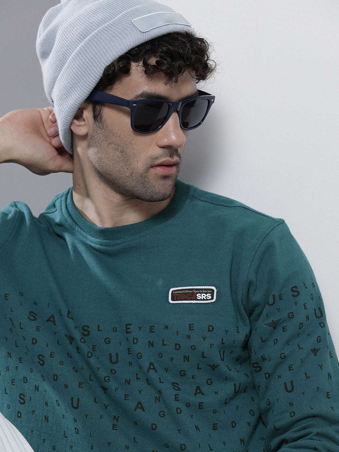 Shop Men's Printed Regular Fit Sweatshirt Online.