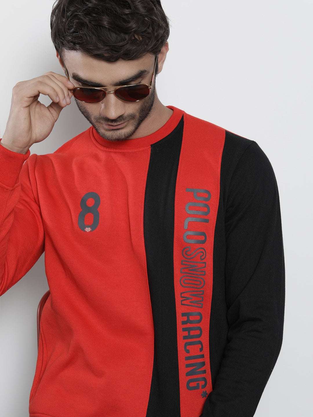 Shop Men's Colourblocked Regular Fit Sweatshirt Online.