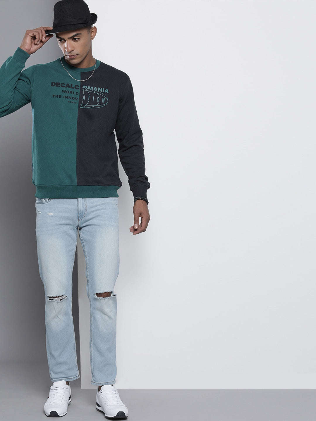 Shop Men's Colourblocked Regular Fit Sweatshirt Online.