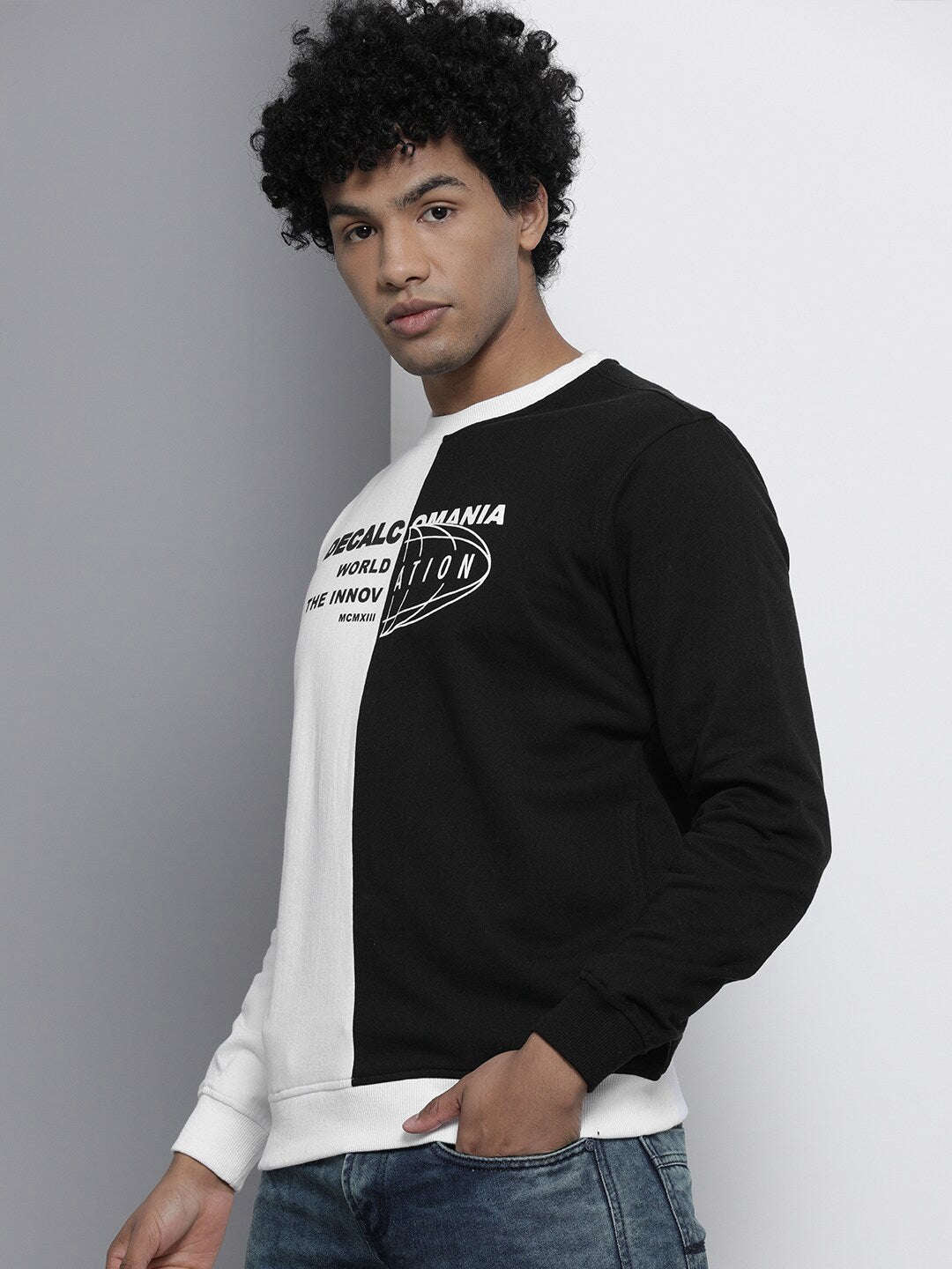 Shop Men's Colourblocked Regular Fit Sweatshirt Online.