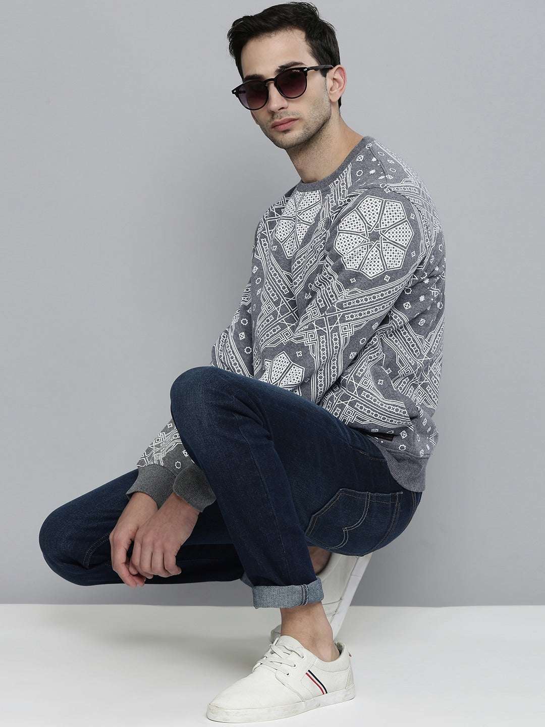 Shop Men's Printed Regular Fit Sweatshirt Online.