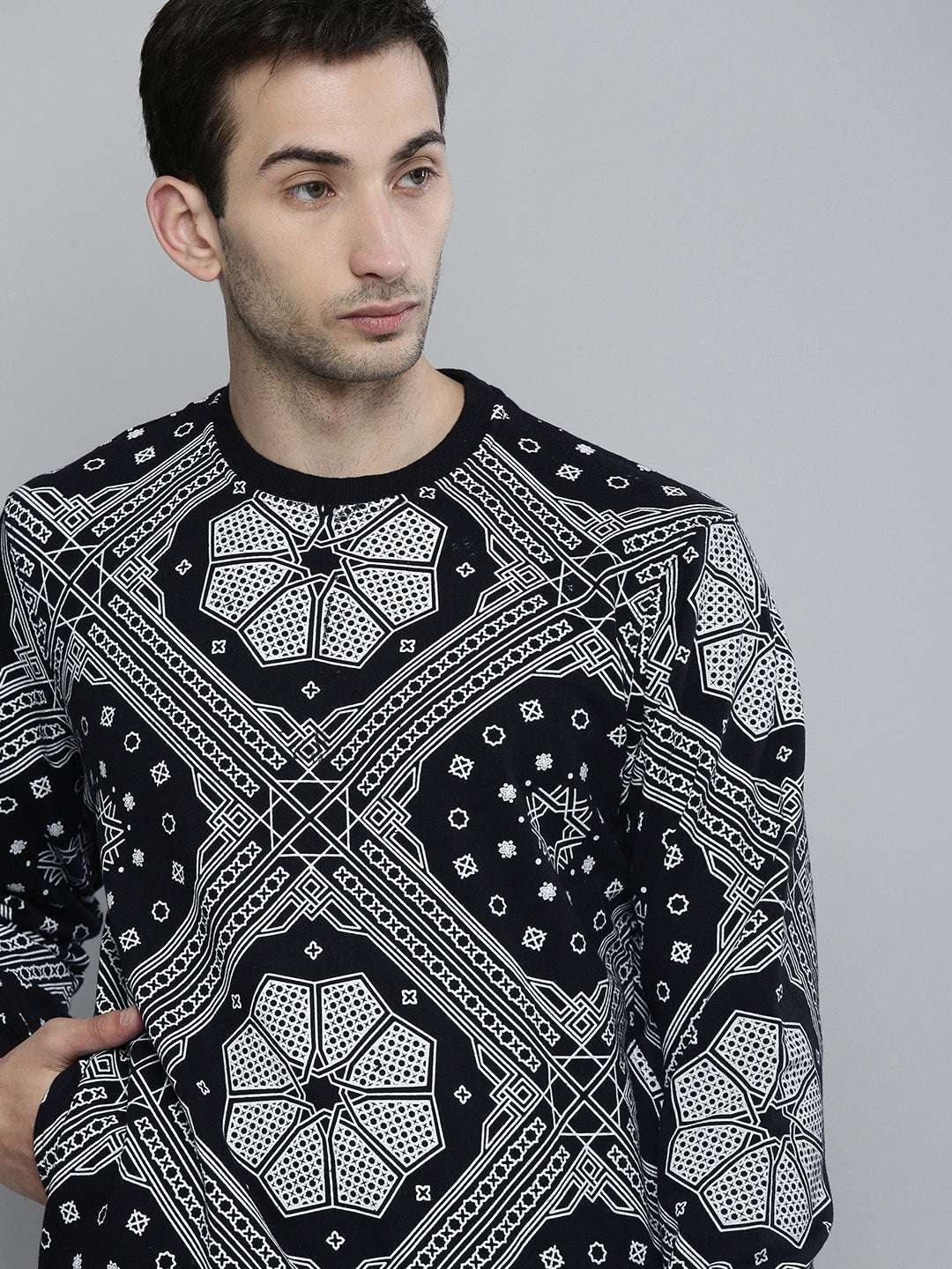 Shop Men's Printed Regular Fit Sweatshirt Online.