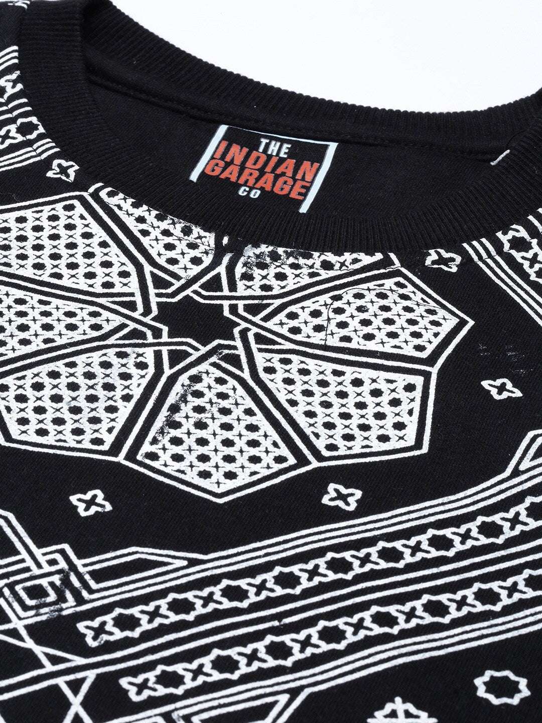 Shop Men's Printed Regular Fit Sweatshirt Online.